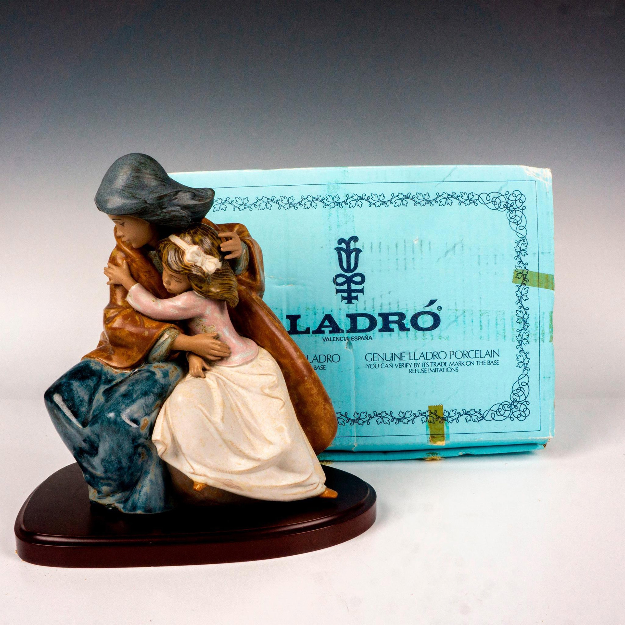 Jose Puche, Sisterly Love Gres 1012206 - Lladro Figurine + Base