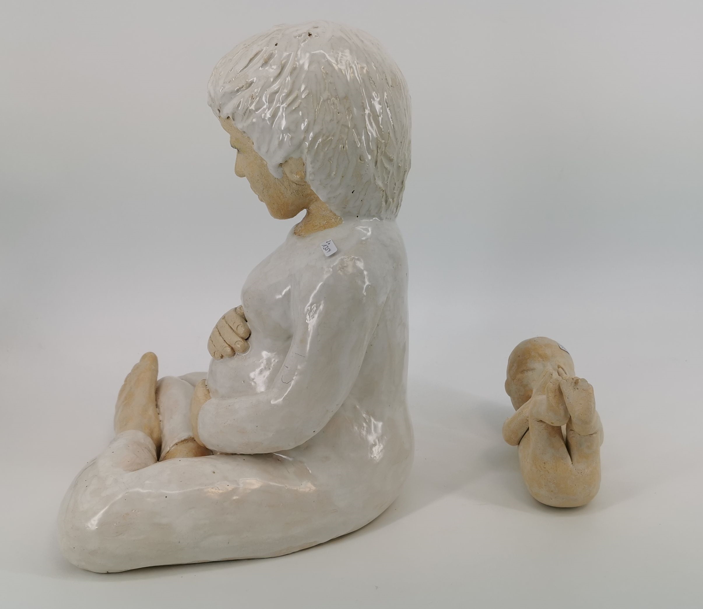 Artwork by Christa Tenkmann, Schwangere, Made of Keramik