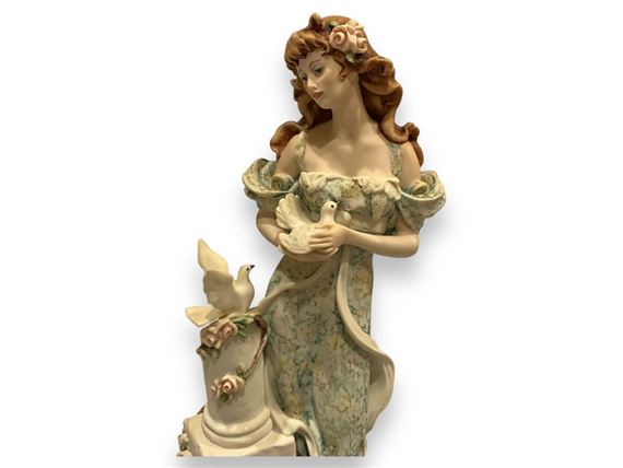 Lady with Doves 950C