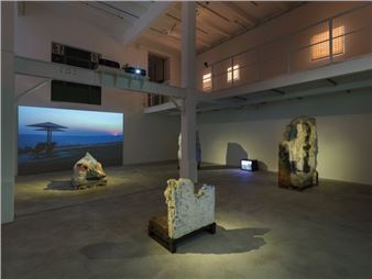 Gregor Schneider: Homeless - Konrad Fischer Galerie, Berlin
