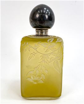 ATTR. THOMAS WEBB CAMEO GLASS PERFUME BOTTLE - Thomas Webb