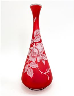 ATTR. THOMAS WEBB SMALL CAMEO GLASS VASE - Thomas Webb