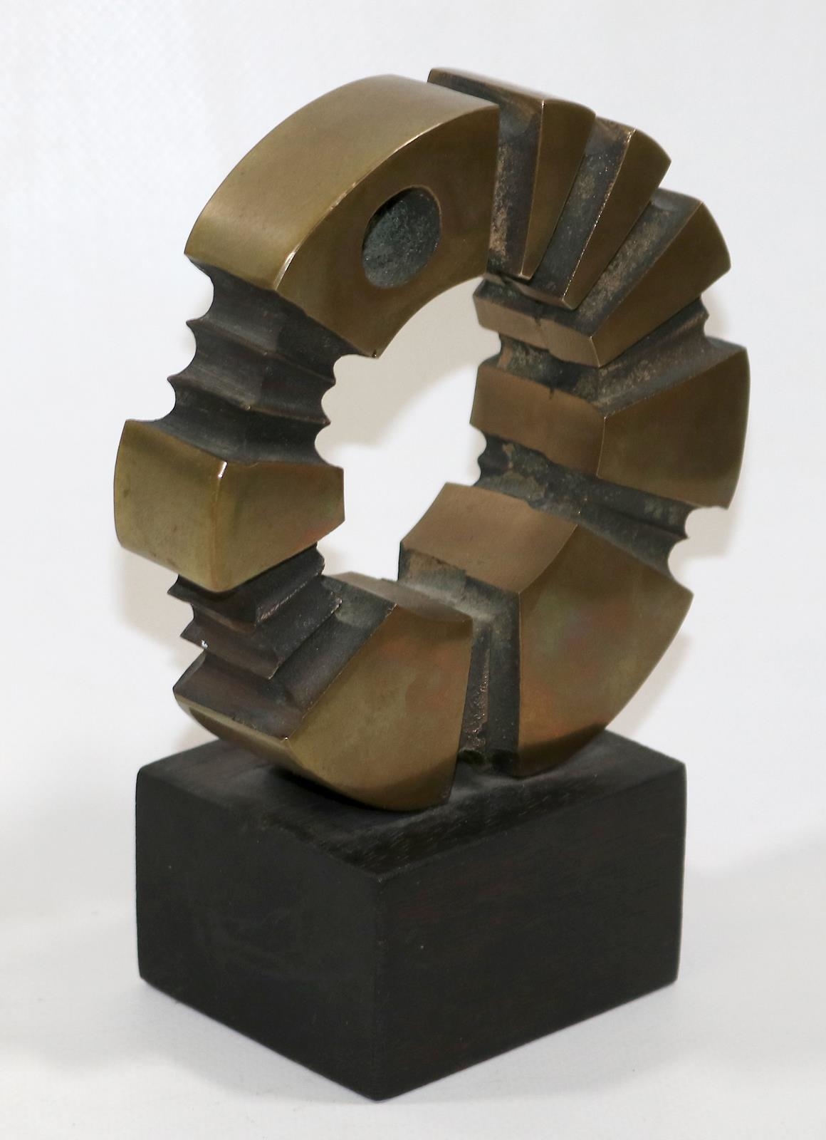 Artwork by André Bucher, Lebensrad (La Roue de la Vie), Made of bronze on wood base