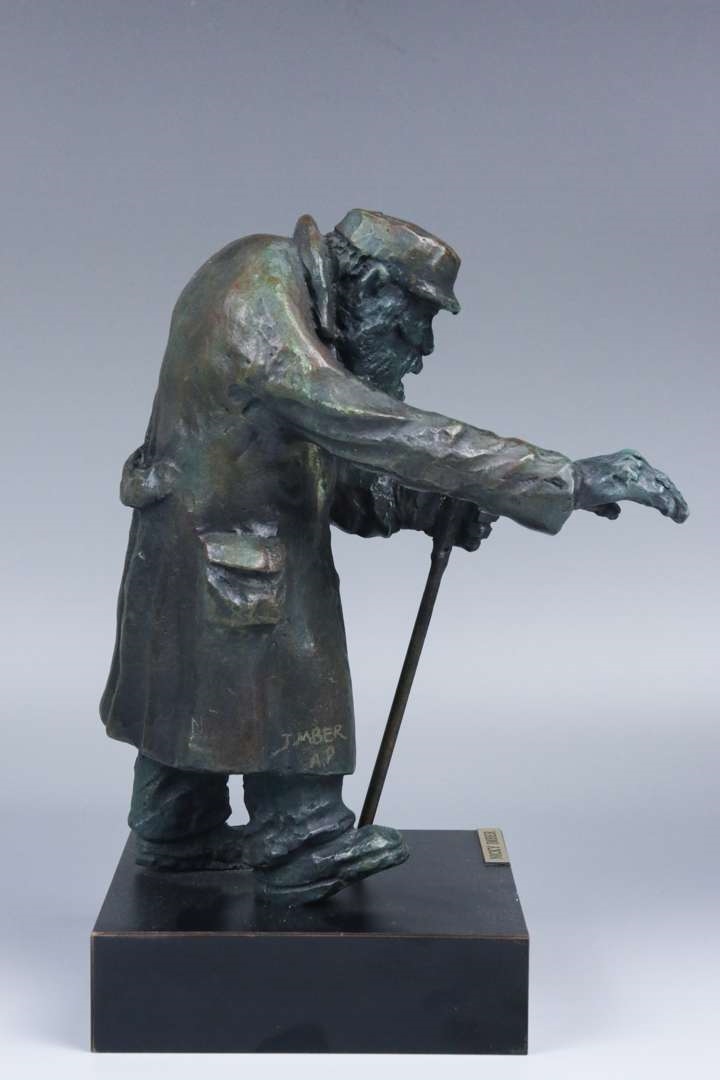 Nicky Imber | een bronzen sculptuur van een oudere man | MutualArt