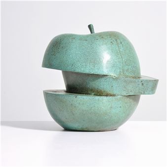 Ariane von Bornstedt Apple Sculpture, Magritte Homage - Ariane von Bornstedt