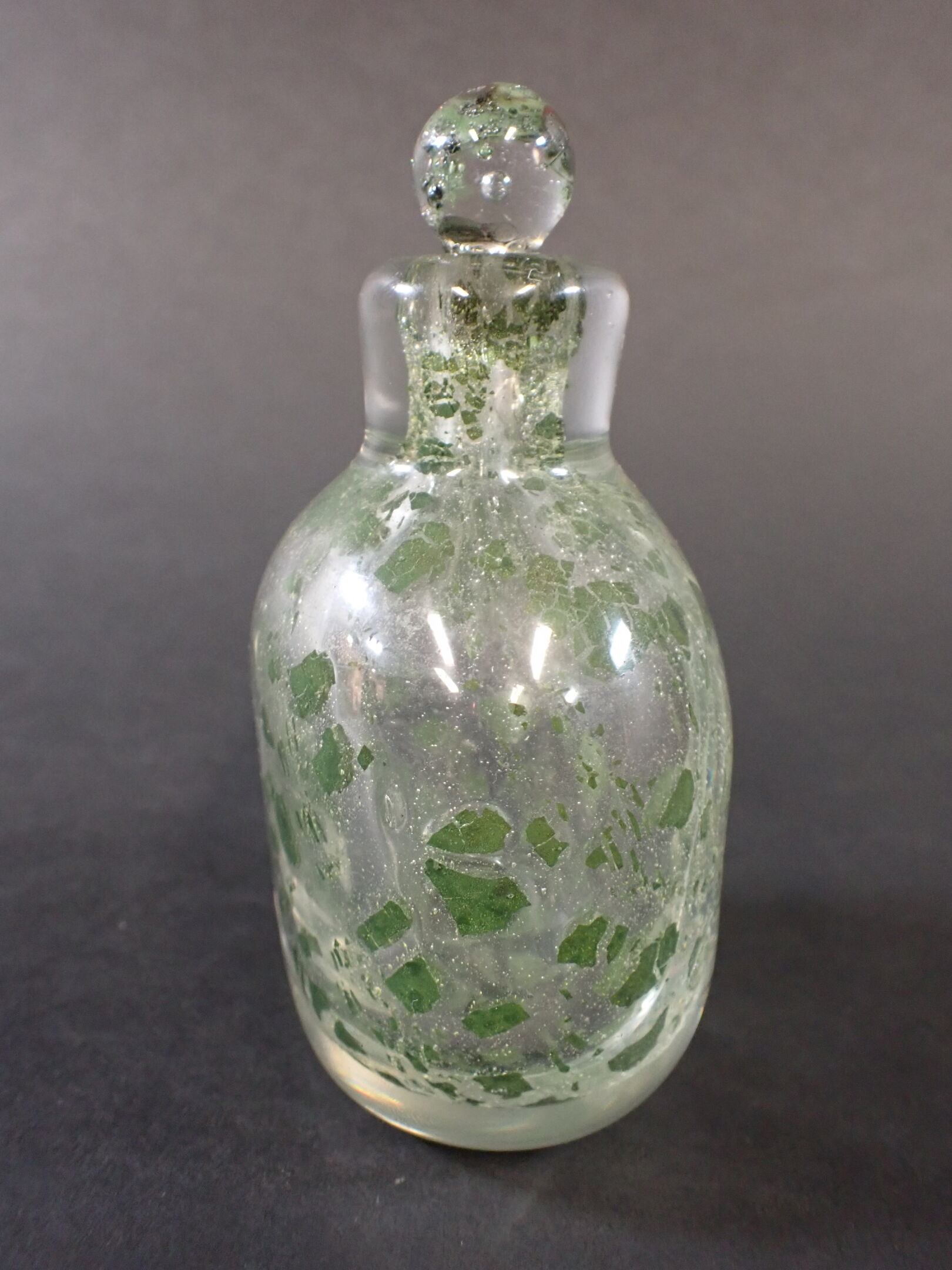 Artwork by Maurice Marinot, Petit flacon à craquelé très éclaté, Made of thick blown and hot-shaped glass, translucent orange, with inclusions of metal oxides