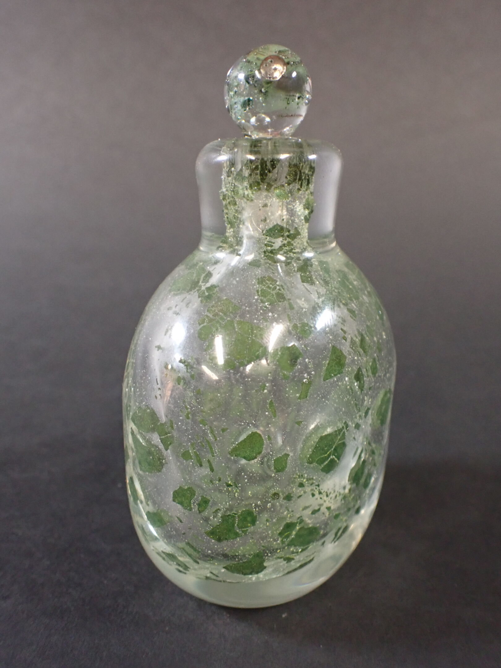 Artwork by Maurice Marinot, Petit flacon à craquelé très éclaté, Made of thick blown and hot-shaped glass, translucent orange, with inclusions of metal oxides