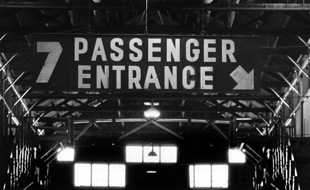 Peter Rae | Finger Pier, Wooloomooloo (1987) | MutualArt