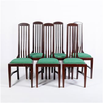 Em madeira pintada, espaldar alto com elementos ripados, assentos estofados a tecido verde - Conjunto De Seis Cadeiras