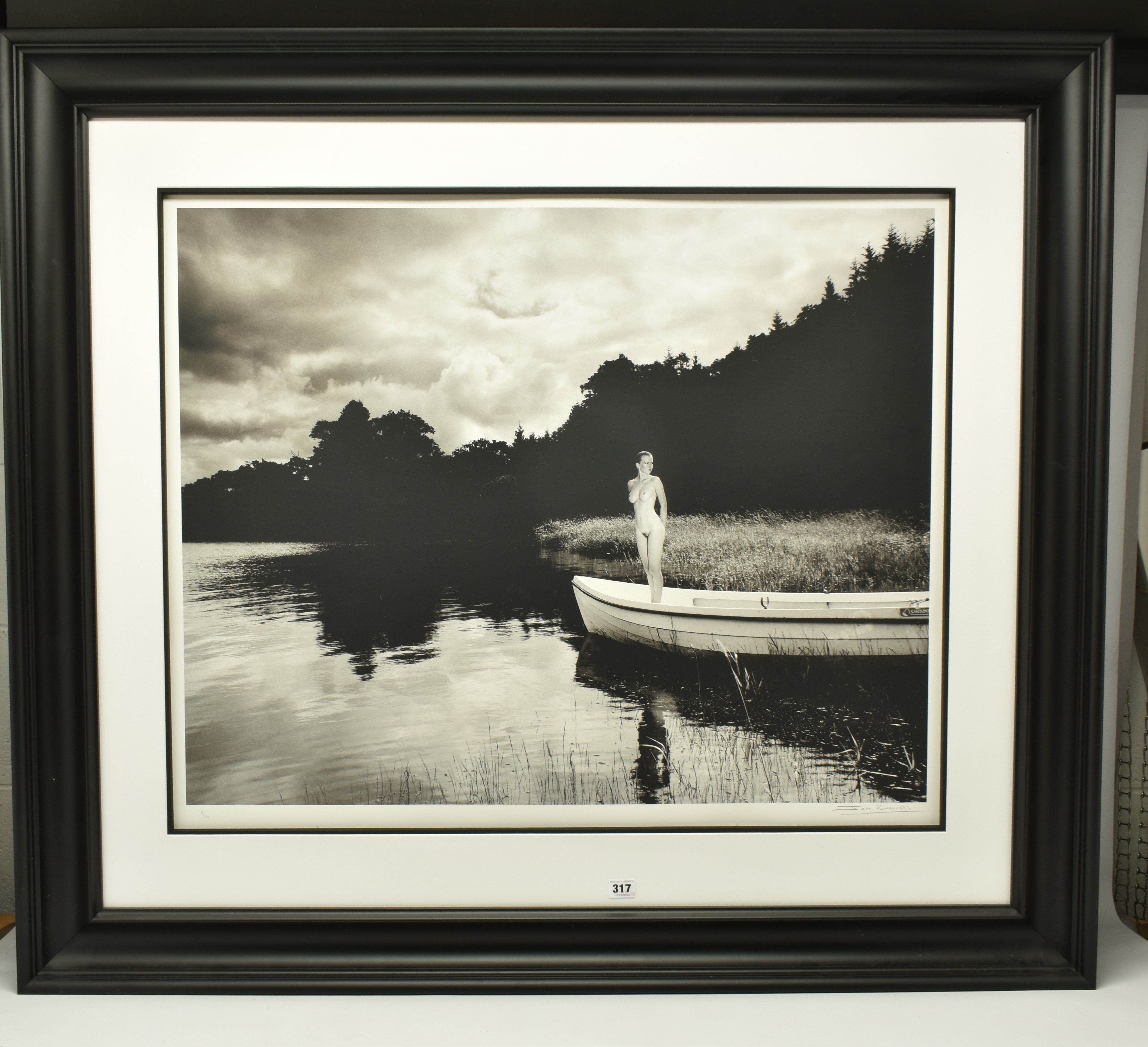 Wunderschne Nude In Boat Ebenbild