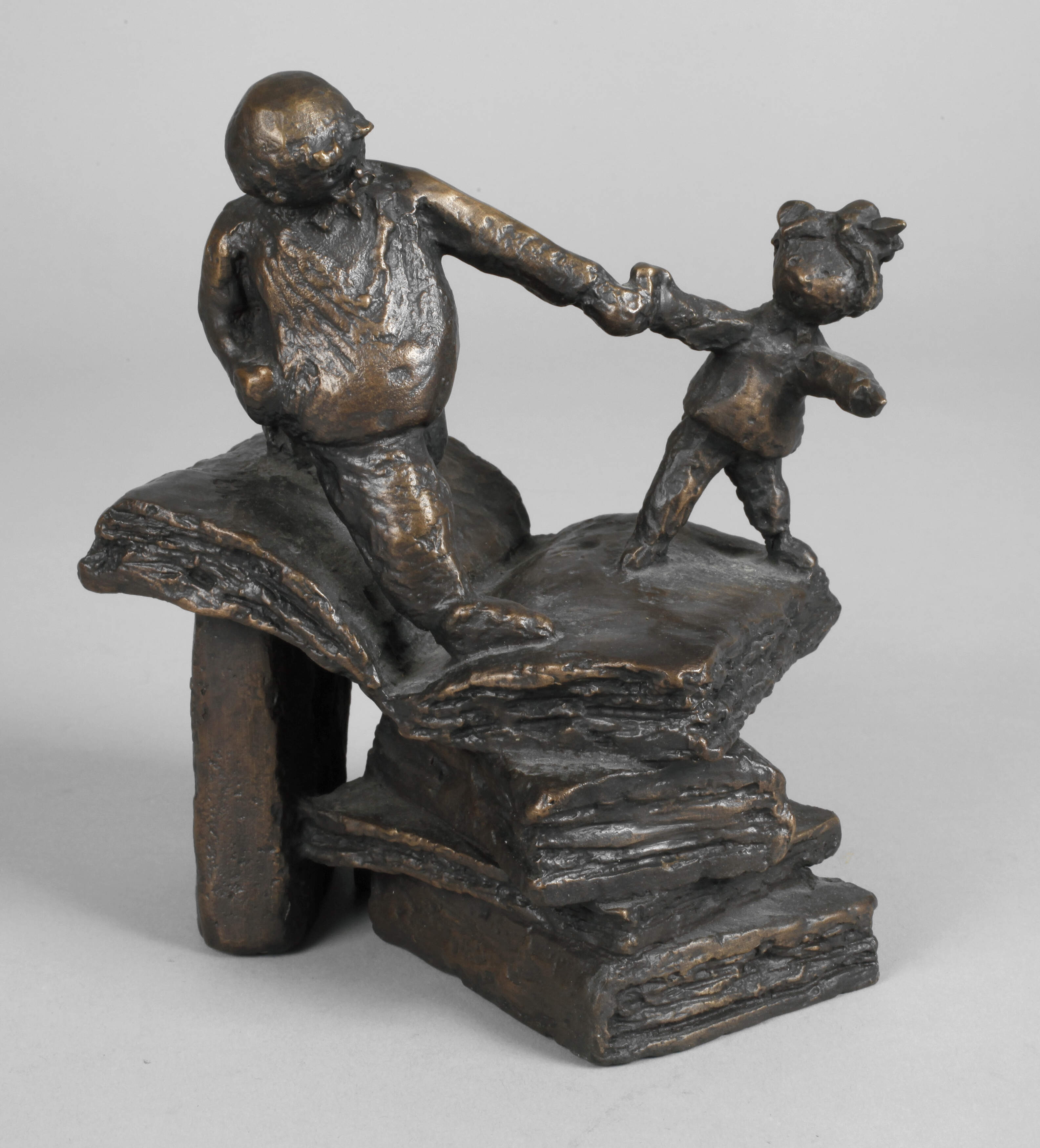 Artwork by Erik Seidel, Vater und Sohn, Made of bronze with patina