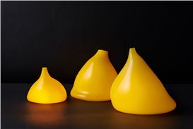 Internationally renowned master glassblower Michiko Sakano presenting at Heller Gallery