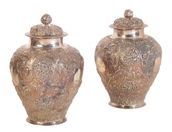 AN IMPORTANT PAIR OF CHARLES II SILVER GINGER JARS AND COVERS - Jacob Bodendick