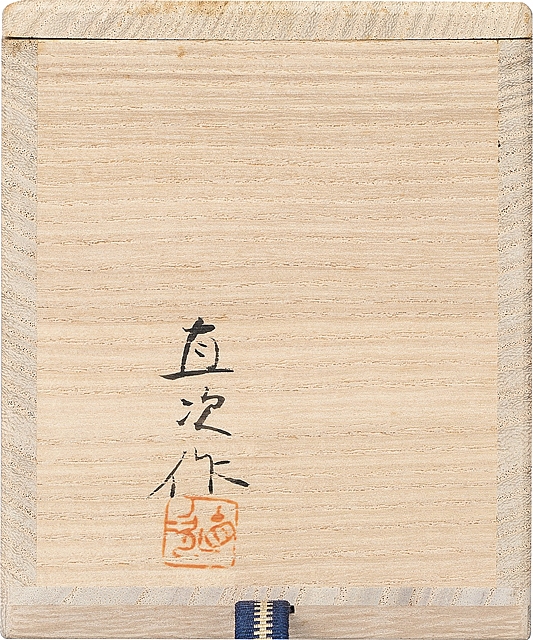 Artwork by Naoji Terai, Tea caddy with design of a bird in maki-e lacquer