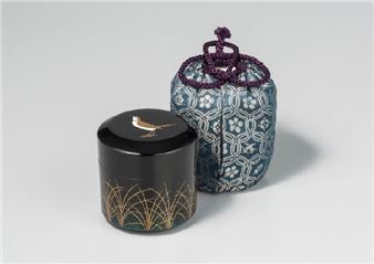 Tea caddy with design of a bird in maki-e lacquer - Naoji Terai