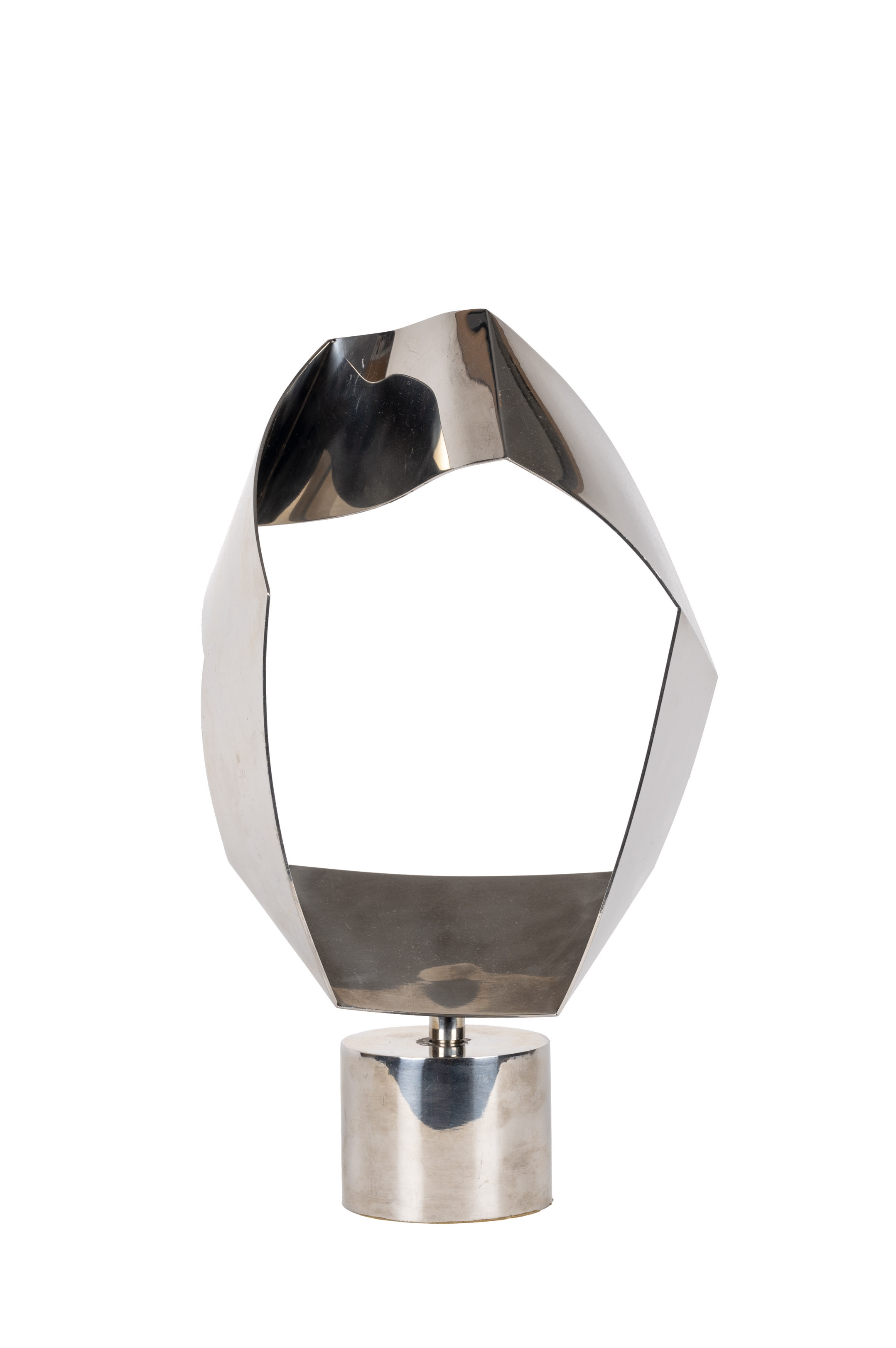 Artwork by Enrique Salamanca, Triangulación, Made of cinética realizada en acero inoxidable