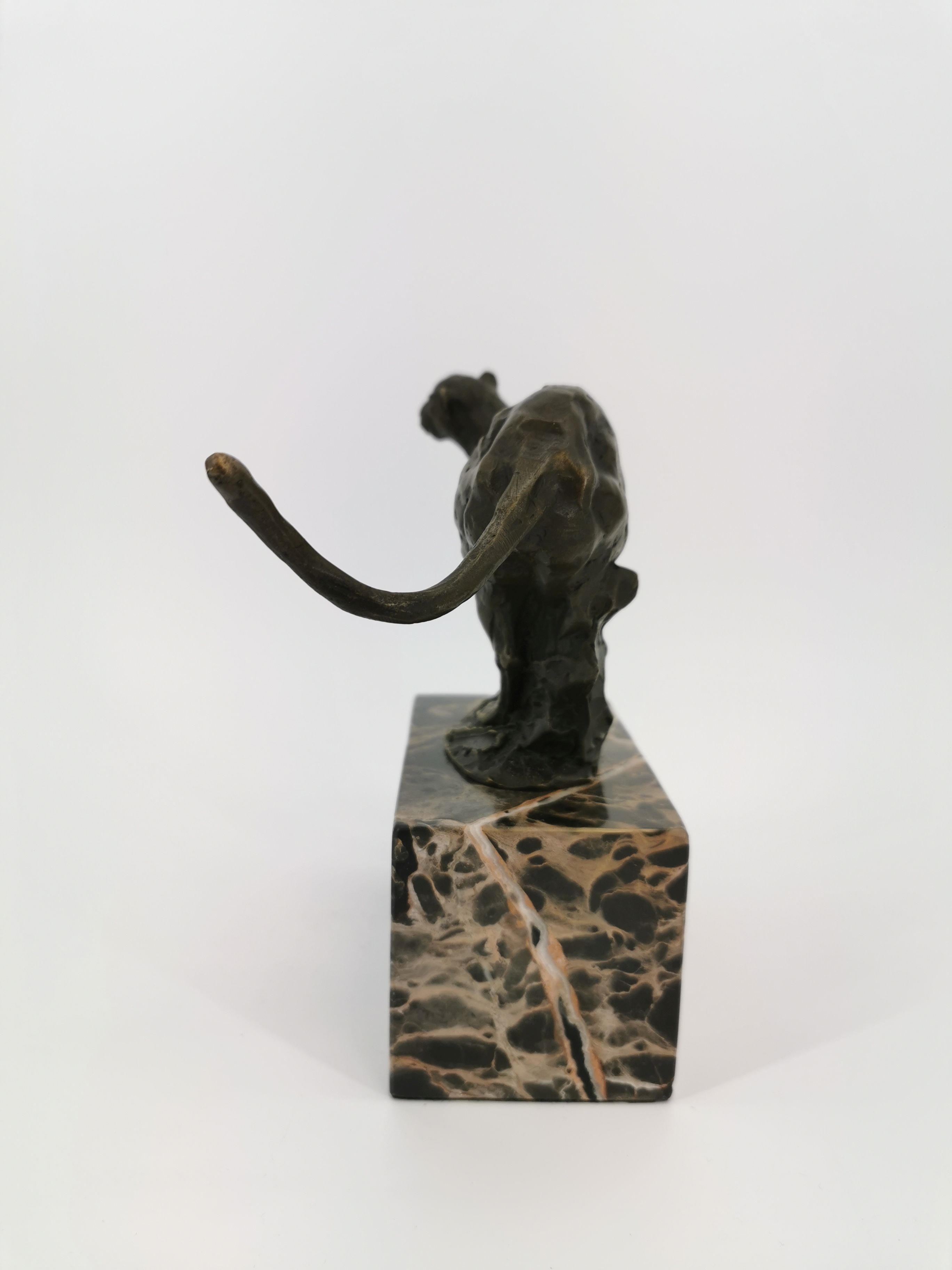 Artwork by Miguel Fernando López (Milo), "Gepard / Raubkatze", Made of Skulptur