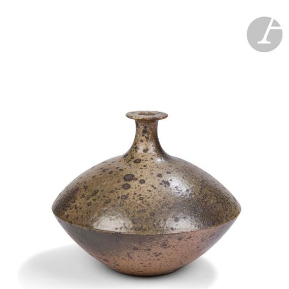 Top vase with soliflore neck and tray.