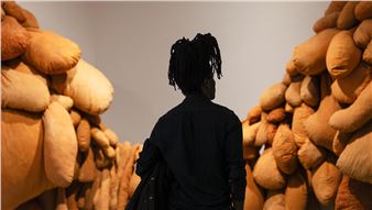 Unravel. The Power and Politics of Textiles in Art - Barbican Art Gallery
