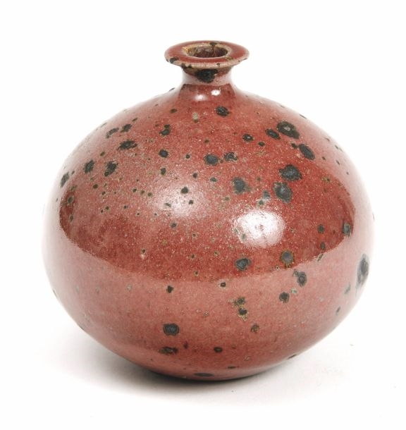 Robert Deblander Vase boule à petit col ourlé en grès rosé au sel