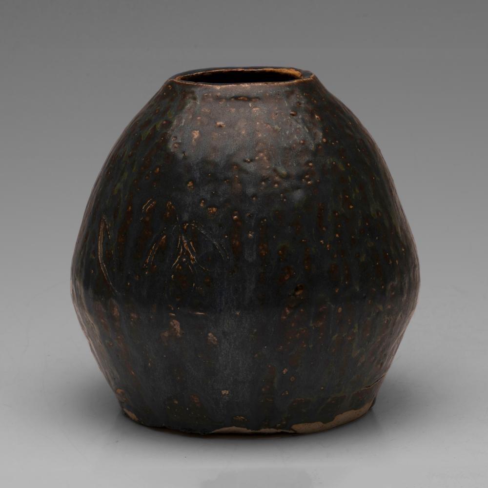 Gwyn Hanssen Pigott | Possibly Gwyn Hanssen Pigott pottery vase (H:18cm ...