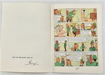 Greetings card (1978). 1 sheet 4° fold-out including the reproduction of the unpublished plate from Tintin et les Picaros (plate 22bis). Card signed in black felt-tip by Hergé: "[With best wishes from] Hergé. Mint condition (BDM 2023-2024, p. 1310, 22,26 - Fanny Hergé