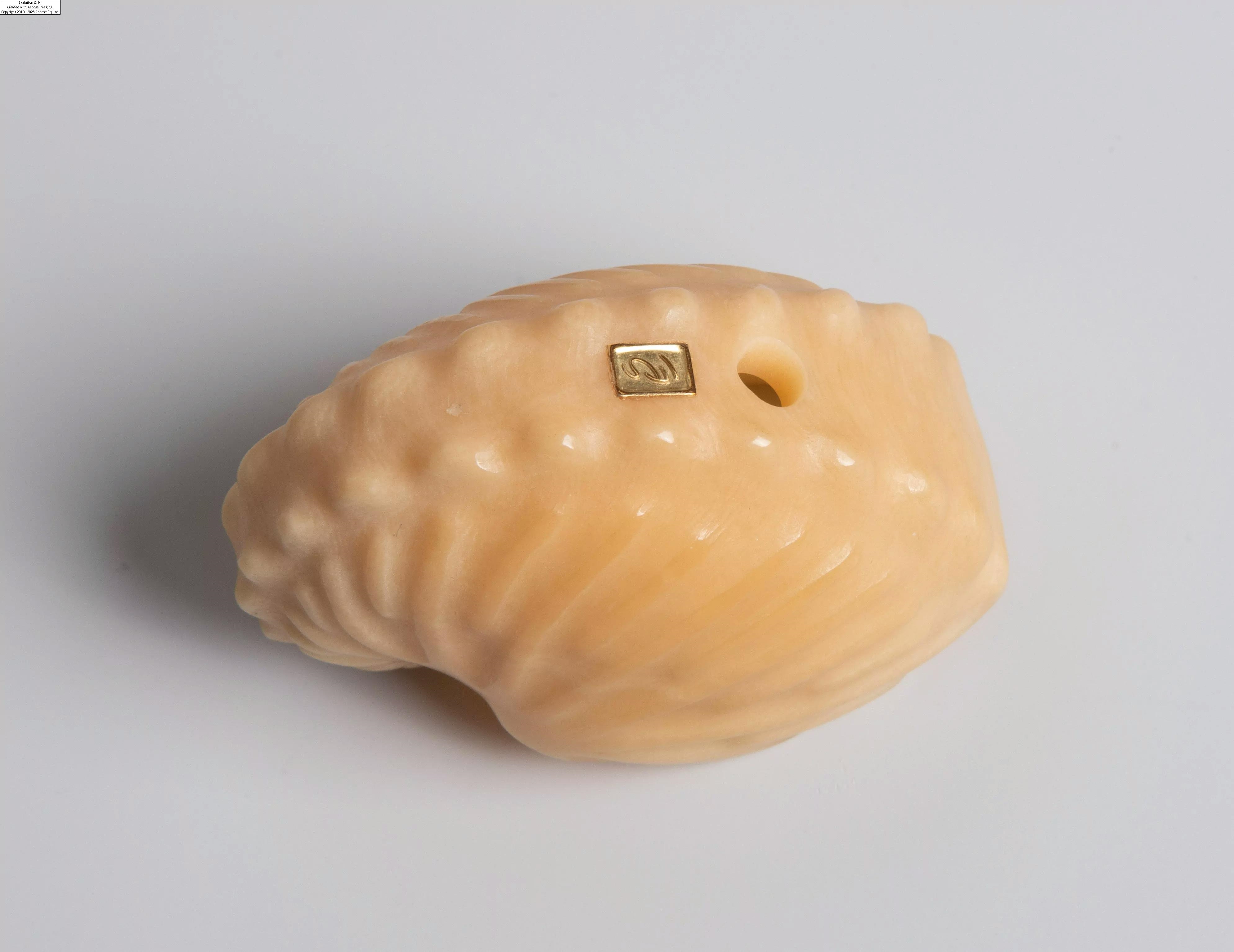 Susan Wraight | Holz-Netsuke von Susan Wraight (Berkshire 1955 (1990 ...