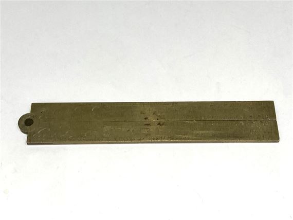 Brass proportional compass with equal parts, planes, polygons, calibre of pieces, strings, solids, metals and weight of cannonballs - René Grillet