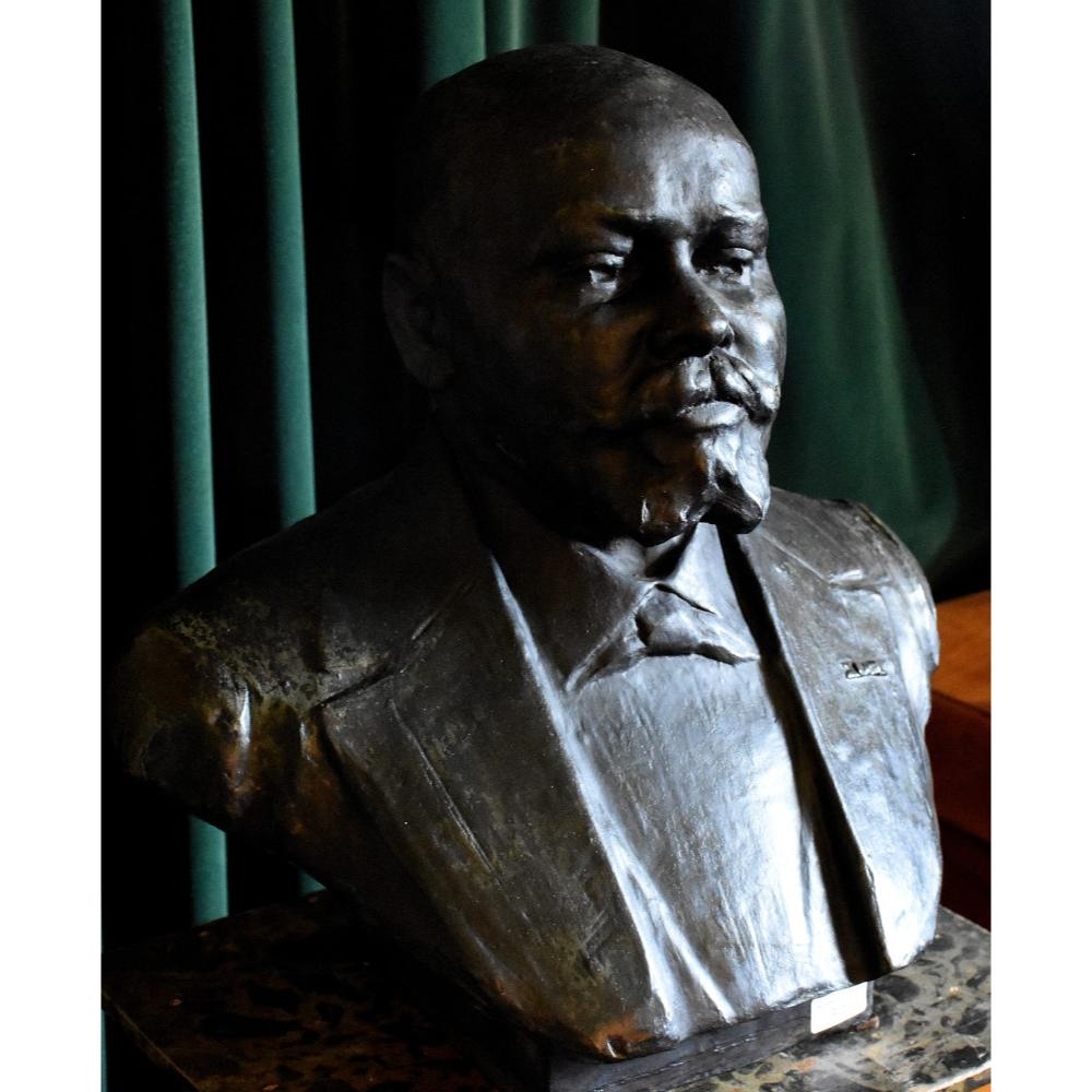 Artwork by A. Biczzy, A. Biczzy 1913. A large bronze European figure depicting the stately gent. H 53cm, Made of bronze