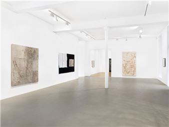 Nick Mauss: Close-fitting Night - Galerie Chantal Crousel
