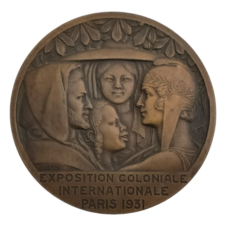 Artwork by Lucien Bazor, Exposition coloniale internationale Paris 1931 Médaille ronde, Made of bronze torches with two-tone patina, on white marble bases