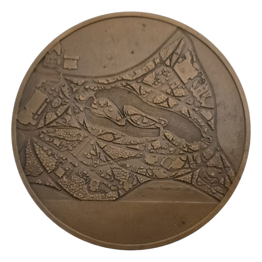Artwork by Lucien Bazor, Exposition coloniale internationale Paris 1931 Médaille ronde, Made of bronze torches with two-tone patina, on white marble bases