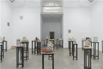 Pedro Paiva: Em frente da porta do lado de fora - Galeria Francisco Fino
