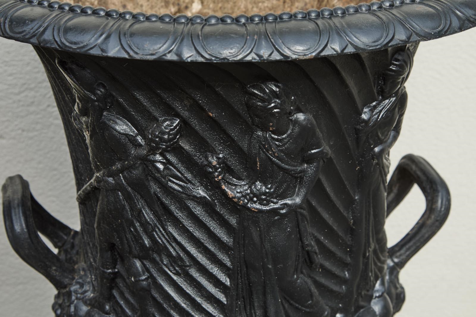 Plaque De Cheminée XIXe Siècle – Femme à L'antique Et Drapé, Fonte De Fer, Décor Ancien