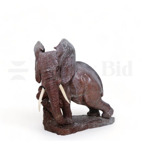 CHARLES MUROPA, ELEFANTE EM PEDRA by Charles Muropa