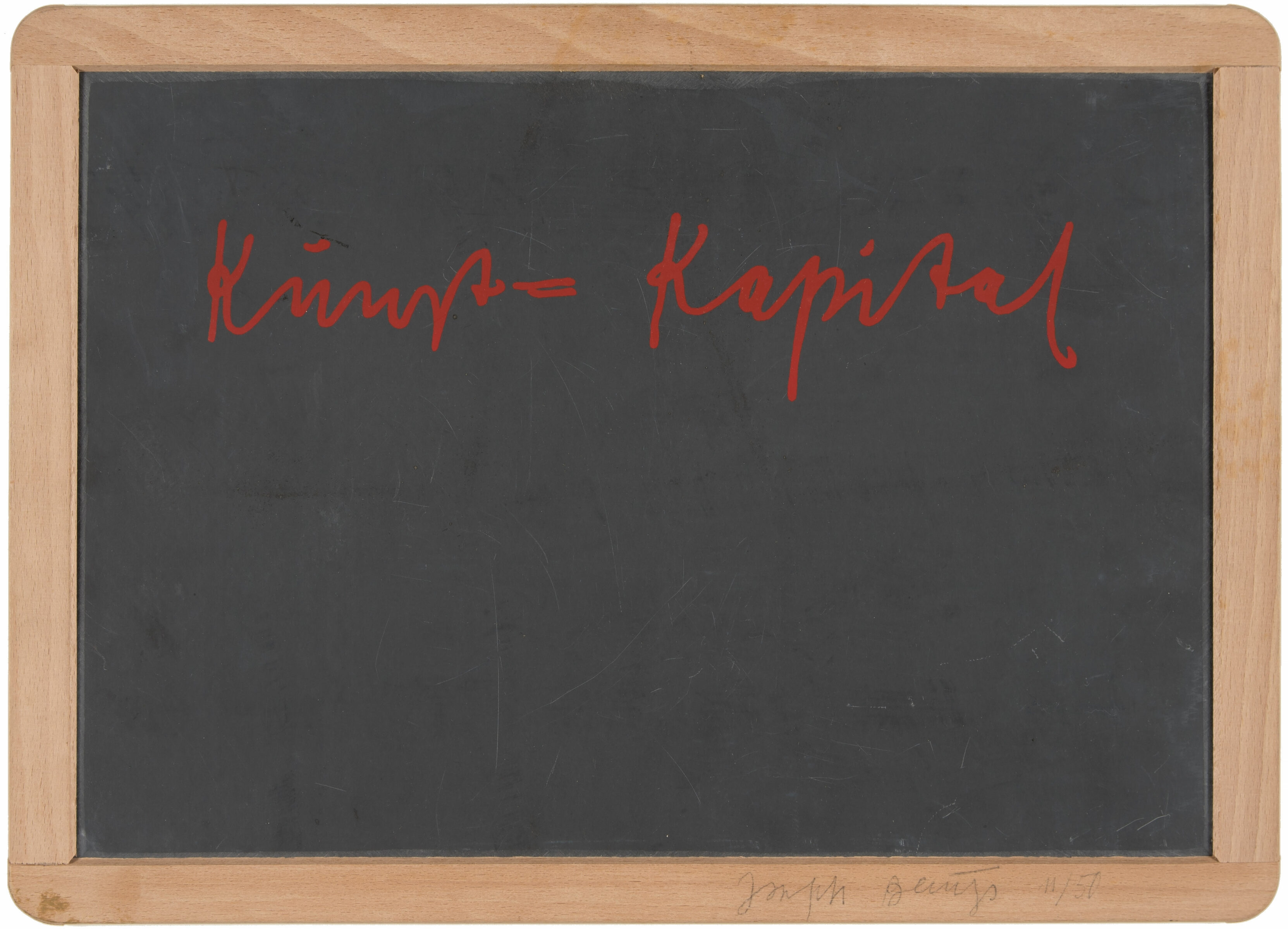 Kunst = Kapital. Siebdruck auf Schiefertafel in Holzrahmen. 1980. 31,7 x 44 x 1 cm - Joseph Beuys