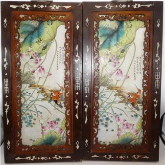 Paire de carreaux muraux en porcelaine de la famille rose peints  la main - Liu Y-ts'en