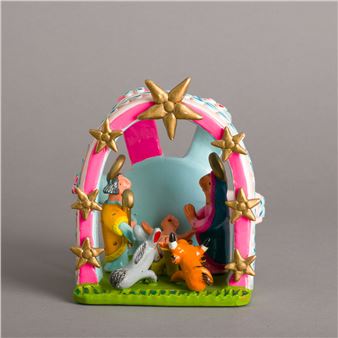 Grupo escultórico em barro de Barcelos, decoração policromada e dourada, assinada - Rosalina Baraca