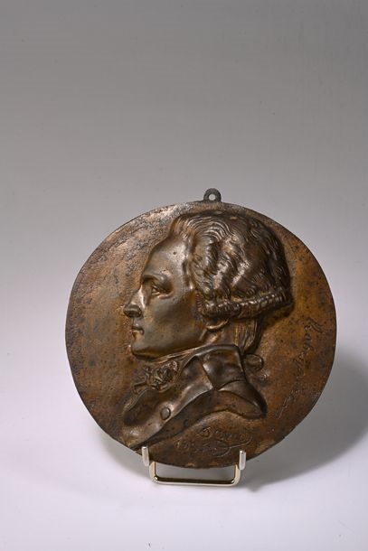 After DAVID D'ANGERS (1788-1856). Robespierre, 1835 Bronze medallion with copper patina, signed and dated lower center and titled on the right side. D. 14 cm - Pierre Jean David d'Angers