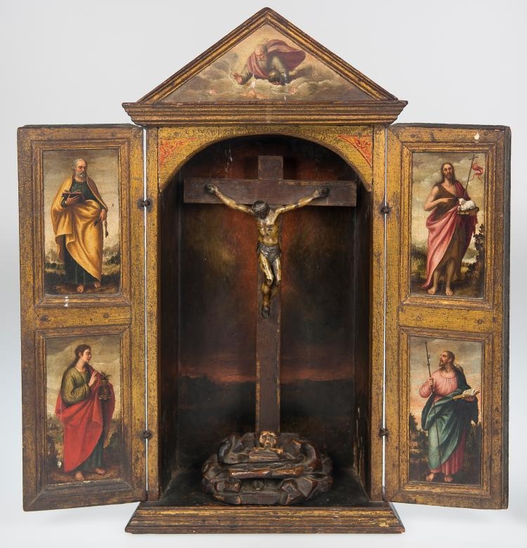 Small shrine in carved and gilded wood with oil paintings and crucifix inside. Spanish school. Late 16th century - Early 17th century. - Spanish School, 16th Century
