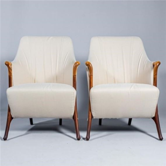 A pair of vintage Italian Giorgetti "Progetti" lounging wooden frame fauteuils by Giorgetti