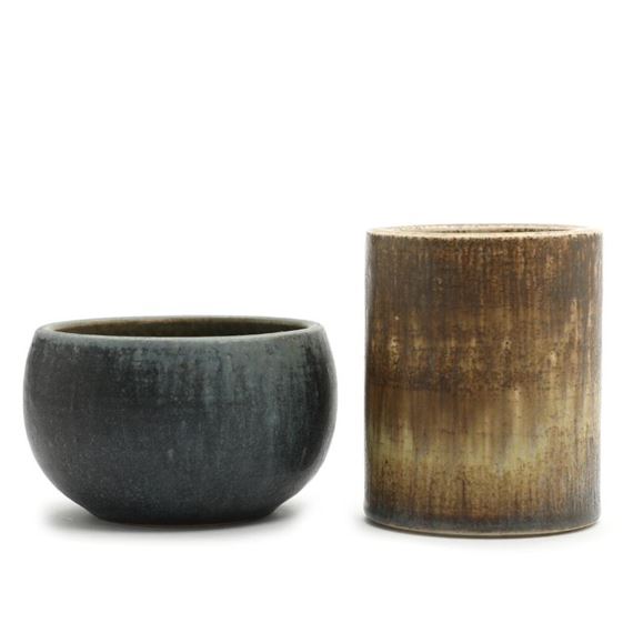 A stoneware vase and bowl, decorated with grey/black and brown glaze with light and dark elements - Eigil Hinrichsen
