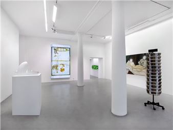 Claire Fontaine: Reproductions - Galerie Kamel Mennour, Paris (rue Saint-André des arts)
