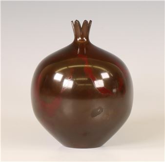 Vase - Tadashi Nishimura