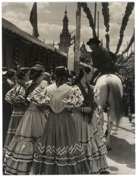 Seville in celebration, Sevillanas and rider, circa 1950 - Brassaï