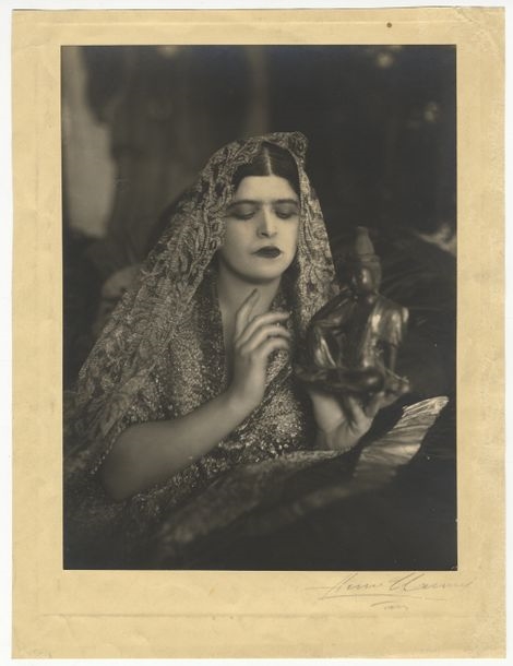 Madame Sacco, clairvoyant, circa 1920 - Henri Manuel