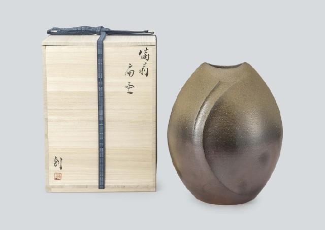 Artwork by Isesaki Sou, Bizen flask