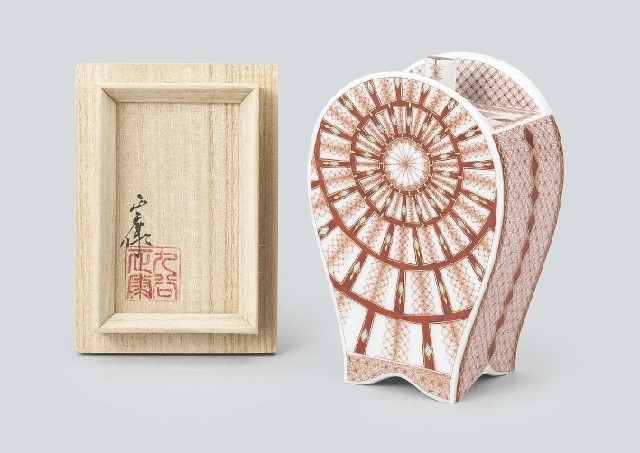 Artwork by Masayasu Mitsuke, Incense burner with diamond shape design in overglaze enamel