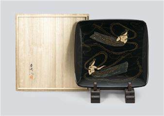 Tray with design of hiten in maki-e lacquer - Naoji Terai