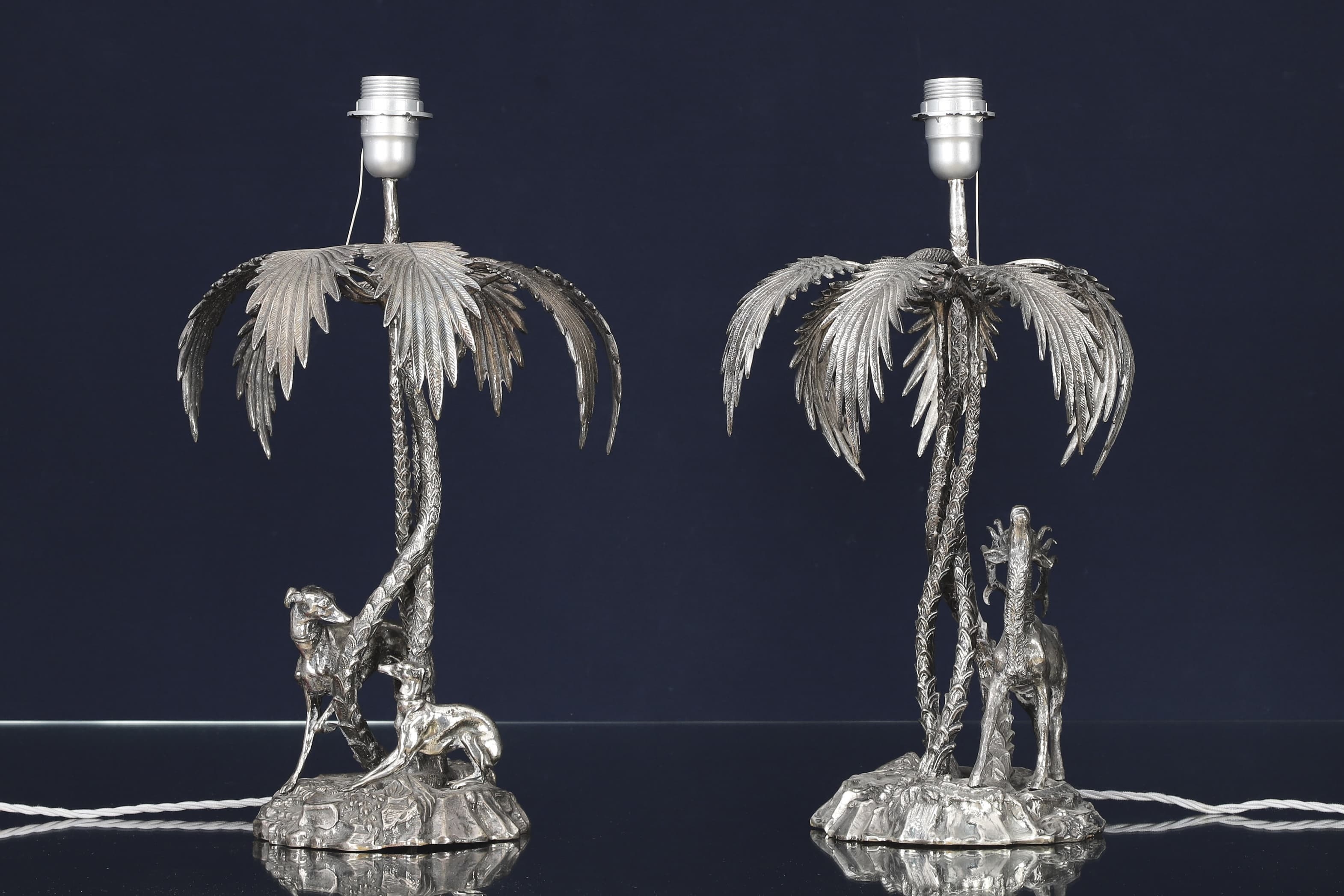 Artwork by Valenti, Paire de lampes, Made of En métal